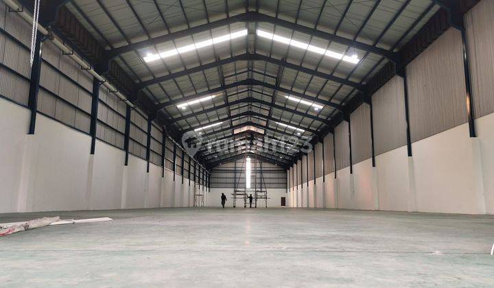 Gudang baru,ada loading dock,akses kontainer 40 ft,harga murah,siap pakai,lokasi strategis di jalan raya Pantura,Cikarang utara 1