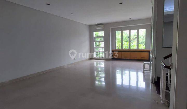 Rumah 2,5 lantai,siap huni,minimalis modern,semi furnished,lokasi strategis di komplek elit pondok indah,Jakarta selatan 2