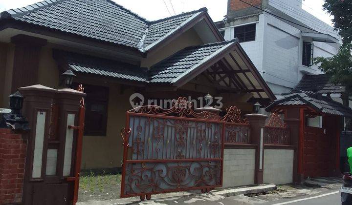 Rumah 2 lantai,siap huni,bagus,lokasi strategis di komplek elit Menteng,Jakarta pusat 1