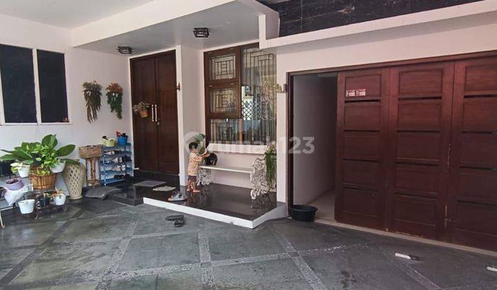 Rumah 2 lantai,minimalis modern,siap huni,semi furnished,lokasi strategis di Kalisari,pasar rebo,Jakarta timur 1