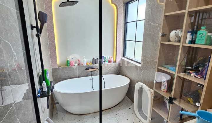Dijual Rumah Full Furnish 3 ½ Lantai di Cluster Lavesh Bekasi 2