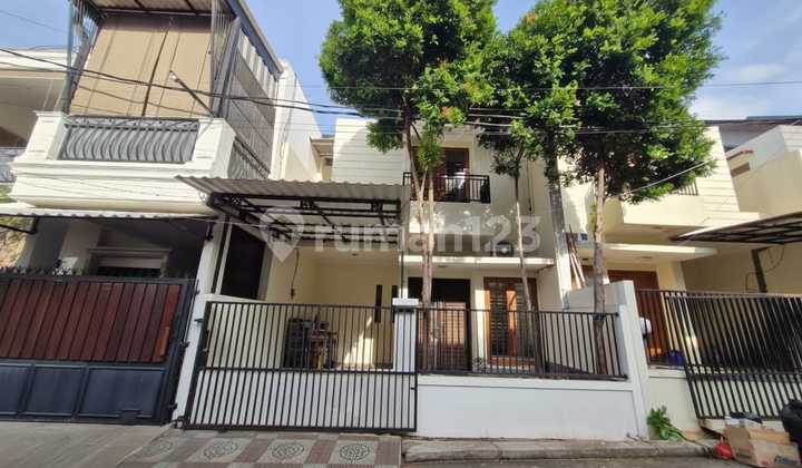 Di Jual Rumah 2 Lantai Dalam Cluster di Cipinang Indah Jakarta