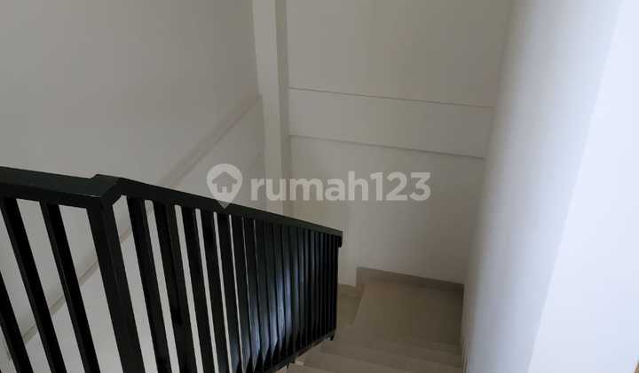 For Sale 2.5-Story House in Taman Harapan Baru, Bekasi 2