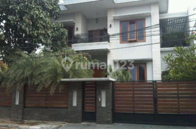 Di Jual Cepat Rumah Siap Huni di Kawasan Elite Menteng, Jakarta Di Jual Cepat Rumah Siap Huni di Kawasan Elite Menteng, Jakarta