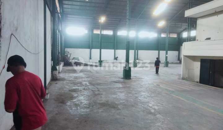 Warehouse for Rent Ready for Use on Narogong Main Road, Bekasi. Warehouse for Rent Ready for Use on Narogong Main Road, Bekasi.