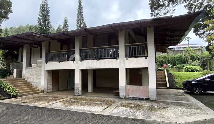 Dijual Villa di Jalan Taman Safari Cisarua Bogor