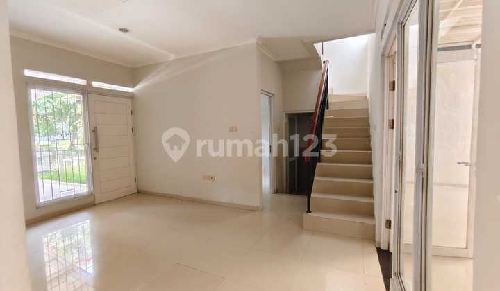 For Sale 1.5-Story House in a Cluster at Metland Jakarta 2