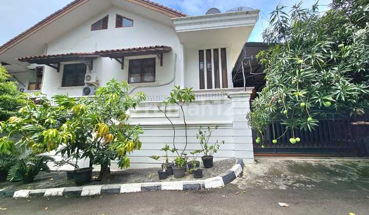 For Quick Sale: Hook House in Pulomas, East Jakarta