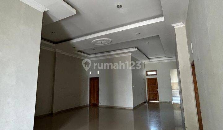 Rumah Murah Cocok Kantor Dan Carpot Muat 5 Mobil Dekat Transmart 2