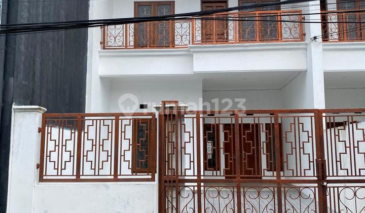 Rumah 2 Lantai Luas 300M SHM 5 Kamar Kreo Dekat Jakarta Selatan 2