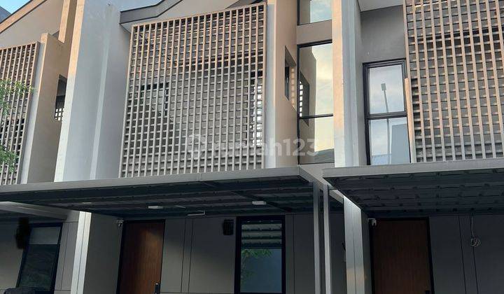 Dijual Cepat Rumah 2 Lantai Baru Siap Huni di Grand Wisata Bekasi  1