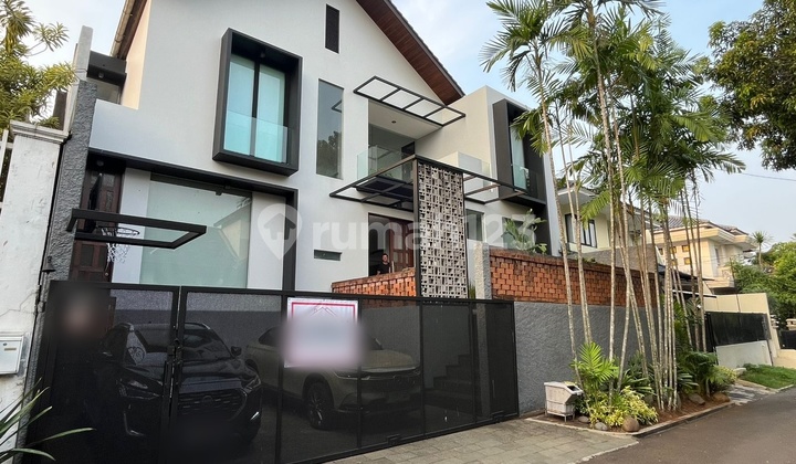 Comfortable House in Lebak Bulus with Private Pool, SHM, 400M Area, 6+1 Bedrooms