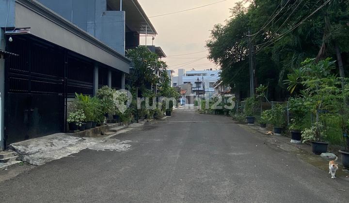 Rumah 2 Lantai Shm Luas 180m 4 Kamar Kreo Dekat Jakarta Selatan 2