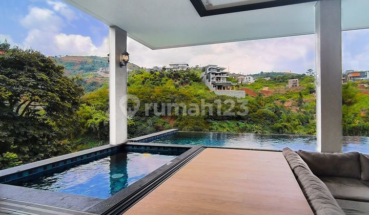 Villa SHM Luas 250M 4+1 Kamar Kolam Renang Pribadi Dago Bandung