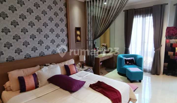 Rumah 2 Lantai SHM 4+1 Kamar Luas 200M Bsd Kencana Loka Dekat Tol 2