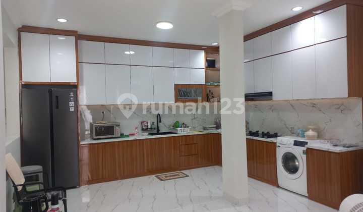 3-Story House SHM 3 Bedrooms 350M Area Sentul City Cluster Near Toll Road 2