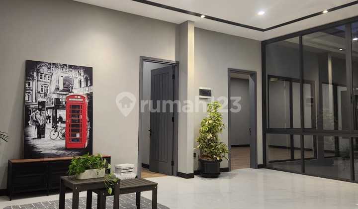 Rumah 3 Lantai Luas 400M 4+1 Kamar BSD City Dekat Tol