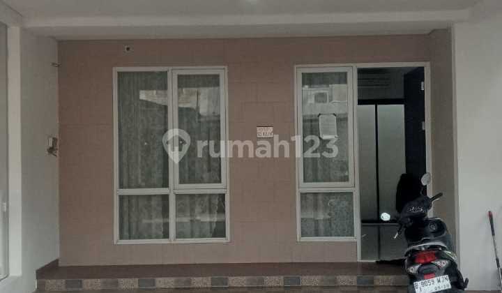 Rumah Disewakan 2 Lantai Dekat Stasiun KRL Rumah Disewakan 2 Lantai Dekat Stasiun KRL