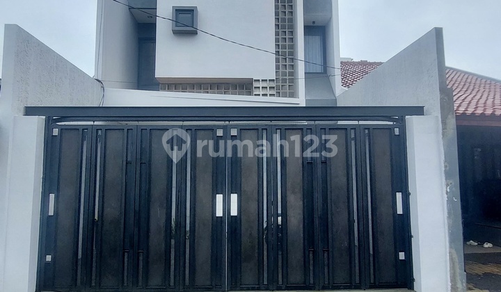 Rumah Kost 3 Lantai 3 Menit Ke Stasiun