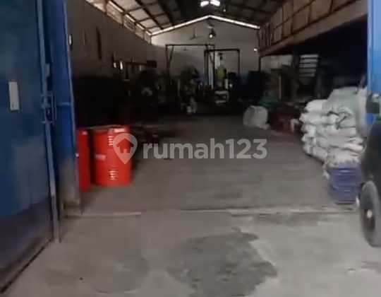 Gudang di pergudangan Salembaran