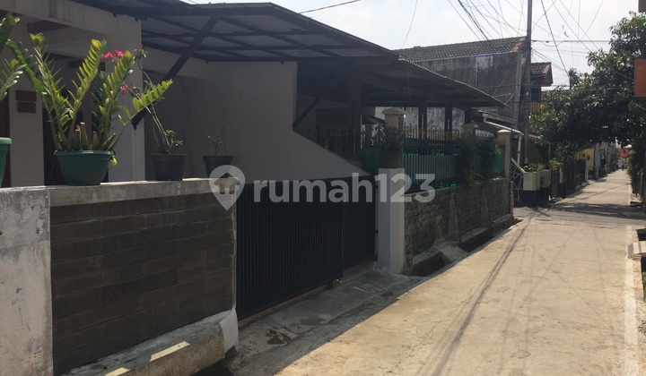 House in a Strategic Location