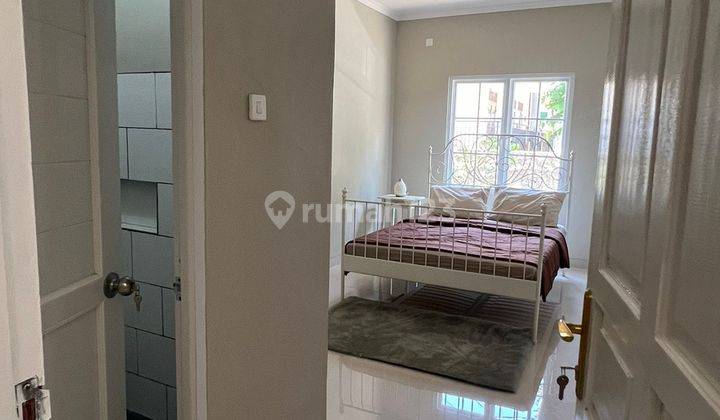 Dijual Rumah Baru Semi Furnished di Villa Dago Pamulang. Lnyefb 2