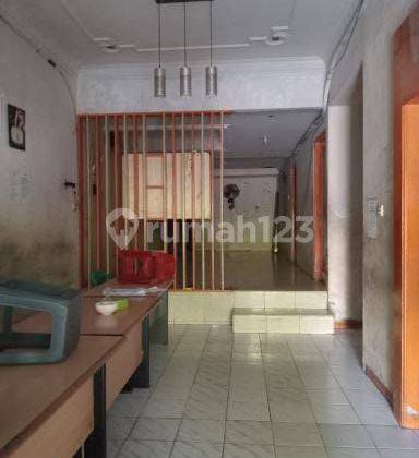 Rumah Satu Lantai Di Kompleks Perumahan  2