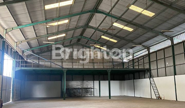 Gudang siap pakai di bypass Mojokerto