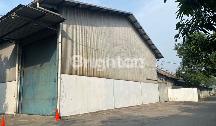 Gudang siap pakai di bypass Mojokerto