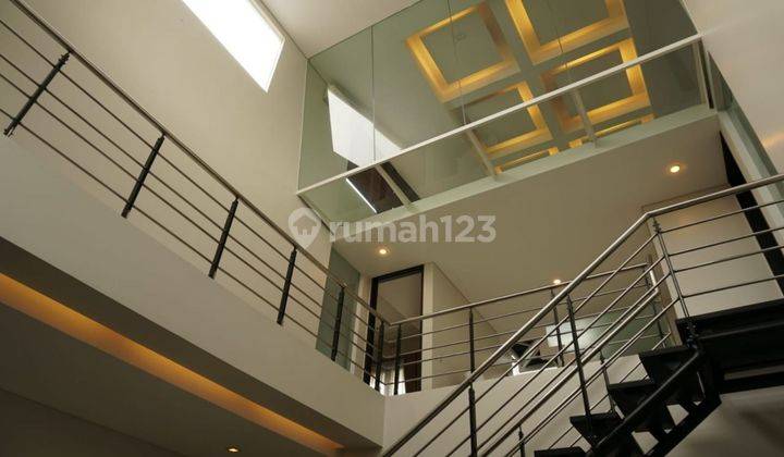 Rumah Dengan Model Modern Tropical Area Kemang 2