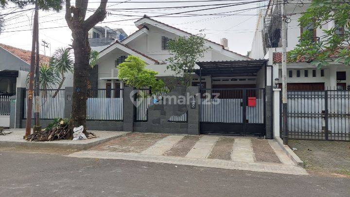 Rumah Di sewakan Siap Huni Area Kebayoran Baru Jakarta selatan 1