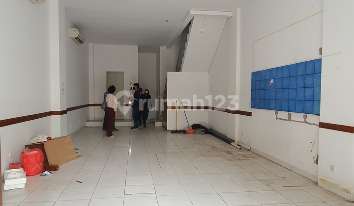 4-Floor Shop House For Sale, Suitable for Office in Menteng Area 4-Floor Shop House For Sale, Suitable for Office in Menteng Area