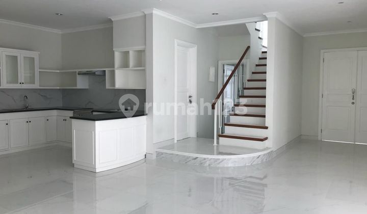 Disewakan Rumah Dengan Model Town House Kebayoran Baru Disewakan Rumah Dengan Model Town House Kebayoran Baru