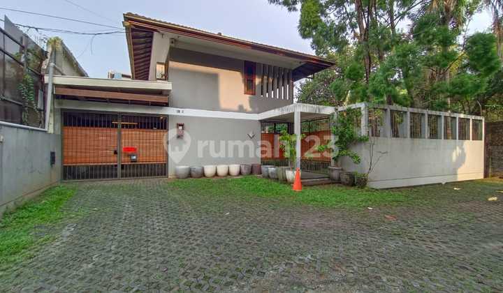 Rumah Secondary Terawat Dan Bersih Area Kebayoran Lama 2