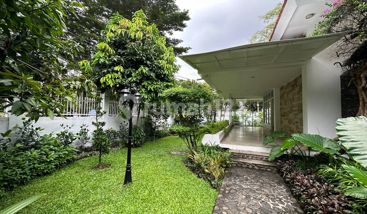 House For Rent, Suitable for Silent Office and Residence in Menteng 2