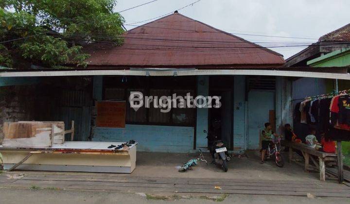 DI  RUMAH JALAN JELAWAT SAMARINDA 1