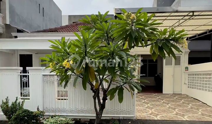 For sale, house in Pondok Indah, price based on land calculation, strategic location.