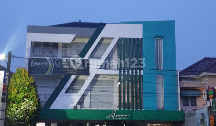 For Rent: Nice 3-story building with SHM certificate in Kemang Pratama, Bekasi. For Rent: Nice 3-story building with SHM certificate in Kemang Pratama, Bekasi.