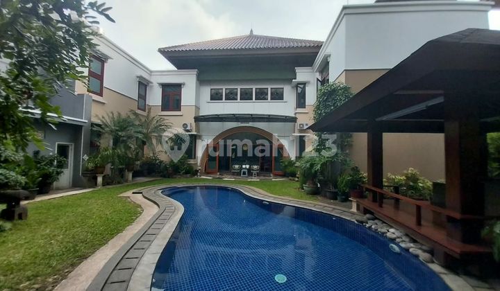 Rumah Mewah 685M² di Pusat Bekasi, 7 Kamar + Kolam Renang Pribadi, Lokasi Premium Bebas Banjir