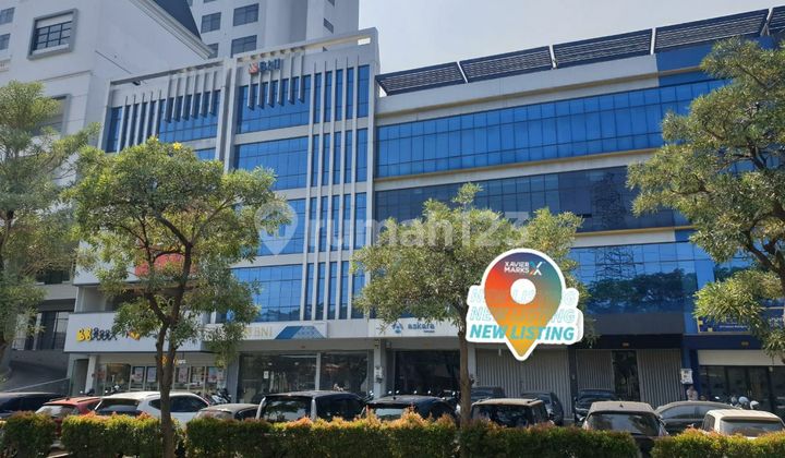 For Rent: 4-Story Grand Kota Bintang Shop House, Strategic Location in Business Area, Near Culinary Spots, Banks, Hotels, Suitable for Business or Office Use.