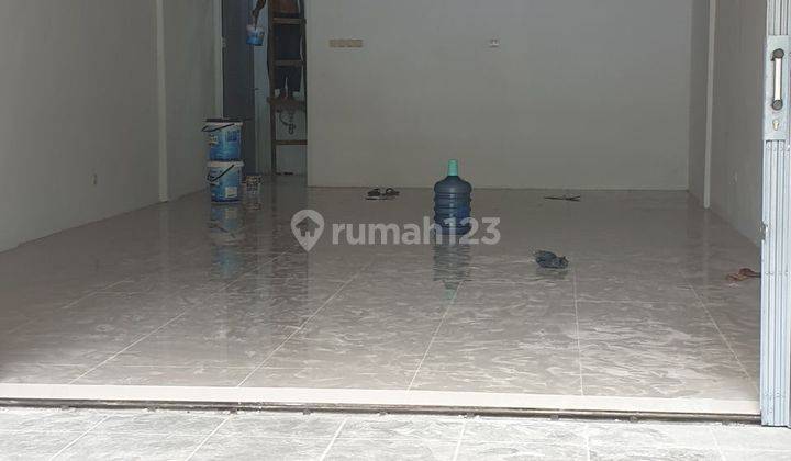 Disewakan Ruko Kemang Pratama Bebas Banjir Depan Jalan Utama Lokasi Sangat Strategis Cocok 2