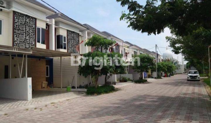 di  rumah dalam komplek dua lantai di tengah kota Gresik 2