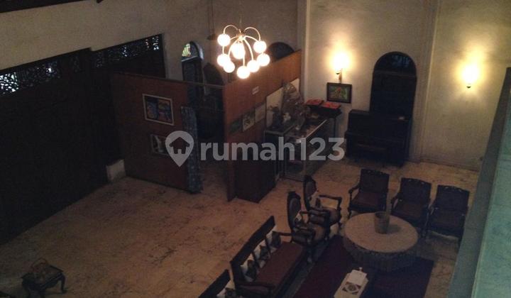 Classic Luxurious & Serene Residence on a Super Spacious Land (1,165 M²) (Lb) 2