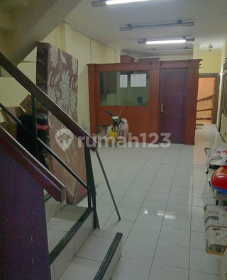 Hunian Eksklusif di Jl. Residen Sudirman 2