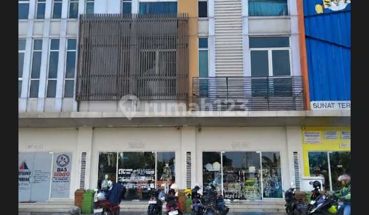 For Quick Sale / Rent: 4-Storey Strategic Shop House – Emerald Commercial Sumarecon Bekasi 1