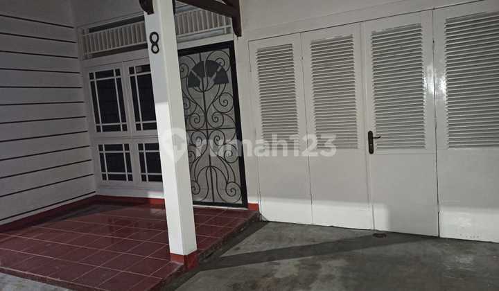 Quick Sale Price Drop! 1.5-Story 165m² House – Tomang Central Jakarta 2