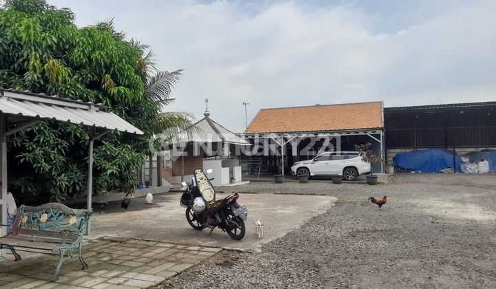 Warehouse on Tonjong Main Road Near the Station