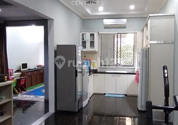 2-Story Residence Plus Shop in Beautiful Cilegon Cottage 2-Story Residence Plus Shop in Beautiful Cilegon Cottage