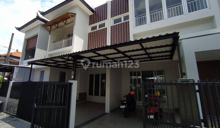 Villa Modern 2 Lantai 5 Kamar Tidur Di Kerobokan Kuta Utara