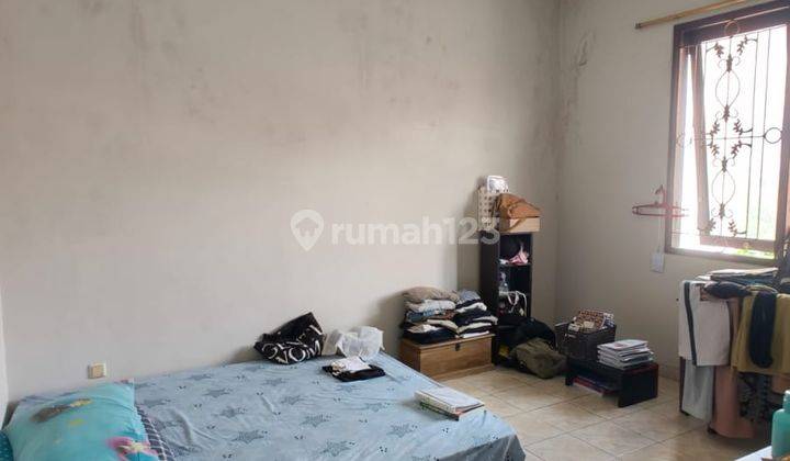 Rumah Siap Huni 2 Lantai Dengan 3 Kamar Tidur Di Jl Pondok Indah 2